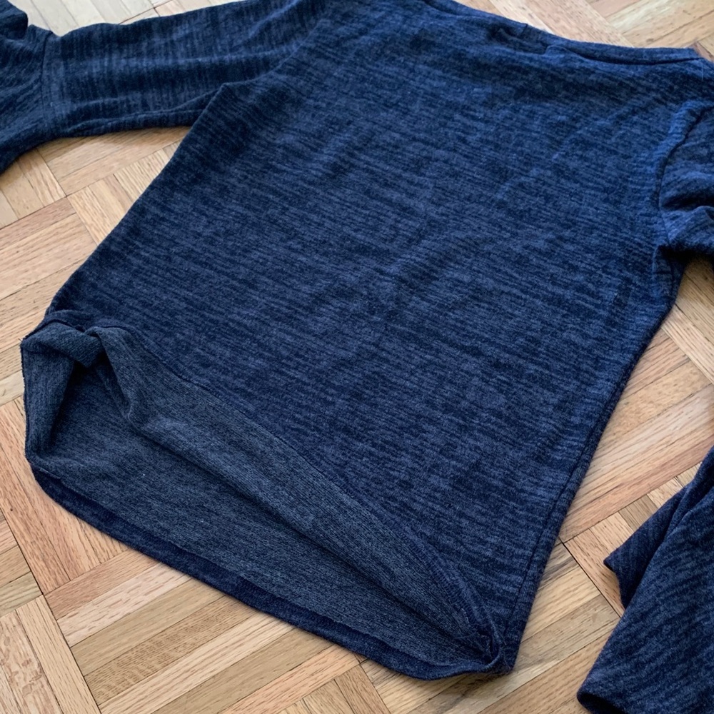 fab’rik Navy Bell Sleeve Knit Sweater - Women’s Size Medium - EUC - Picture 4 of 11